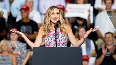 Lara Trumpová vystoupila s projevem na předvolebním setkání v Greenville. (17.... Lara Trumpová vystoupila s projevem na předvolebním setkání v Greenville. (17....