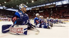 Brnntí hokejisté dkují fanoukm za podporu po vítzství nad Olomoucí.