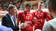 Budějovický trenér René Dvořák udílí pokyny svým svěřencům v utkání s Příbramí. Budějovický trenér René Dvořák udílí pokyny svým svěřencům v utkání s Příbramí.