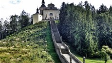 Průčelí kostela Panny Marie Bolestné je netradičně orientované na sever. Průčelí kostela Panny Marie Bolestné je netradičně orientované na sever.