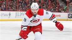 Útočník Caroliny Hurricanes Andrej Nestrašil při utkání NHL proti Ottawě... Útočník Caroliny Hurricanes Andrej Nestrašil při utkání NHL proti Ottawě...