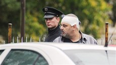 Útočnice ve Žďáru nad Sázavou v úterý poranila policejního vyjednavače (14. 10.... Útočnice ve Žďáru nad Sázavou v úterý poranila policejního vyjednavače (14. 10....