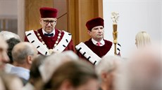 Nový rektor Masarykovy univerzity Martin Bare pichází na slavnostní...