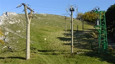 Místo starých ohyzdných sloupů povedou elektřinu na Pálavě podzemní kabely. Místo starých ohyzdných sloupů povedou elektřinu na Pálavě podzemní kabely.