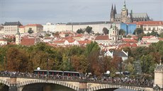 Fanoušci Karla Gotta čekali frontu na poslední rozloučení se zpěvákem. (11.... Fanoušci Karla Gotta čekali frontu na poslední rozloučení se zpěvákem. (11....