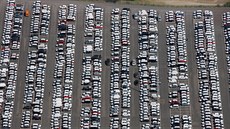 Továrna na automobily, parkoviště - ilustrační foto Továrna na automobily, parkoviště - ilustrační foto