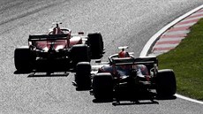 Charles Leclerc a Alexander Albon ve Velké cen Japonska formule 1.
