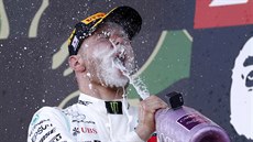 Valtteri Bottas si uívá triumf ve Velké cen Japonska formule 1.