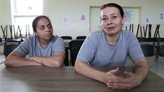 Denisa (vlevo) a Petra, účastnice programu v zařízení ve Drahonicích pro... Denisa (vlevo) a Petra, účastnice programu v zařízení ve Drahonicích pro...