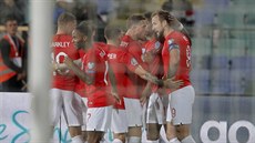 Fotbalisté Anglie se radují z gólu Marcuse Rashforda v zápase s Bulharskem.