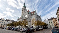 Šumperské zastupitelstvo rozhodlo o vykácení aleje lip na náměstí u radnice a... Šumperské zastupitelstvo rozhodlo o vykácení aleje lip na náměstí u radnice a...
