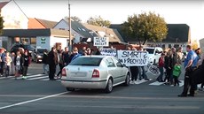 Obyvatelé olomoucké městské části Droždín při protestu za zvýšení bezpečnosti... Obyvatelé olomoucké městské části Droždín při protestu za zvýšení bezpečnosti...