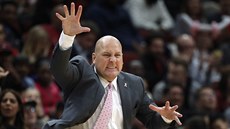 Chicagský trenér Jim Boylen reaguje na hru svého týmu.