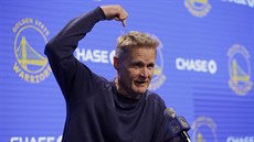 Steve Kerr, trenér Golden State Warriors, na tiskové konferenci Steve Kerr, trenér Golden State Warriors, na tiskové konferenci