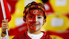 Malý turecký fanda se tí na zápas s Albánií.