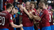 Gólová radost českých fotbalistů v utkání s Anglií. Uprostřed autor vítězné... Gólová radost českých fotbalistů v utkání s Anglií. Uprostřed autor vítězné...