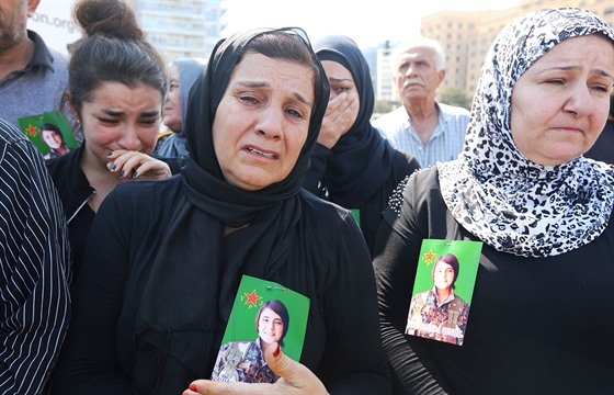 Kurdské eny se v Libanonu zúastnily demonstrace proti turecké invazi na...