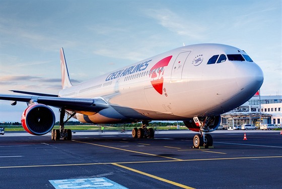 Airbus A330 v barvách eských aerolinií.