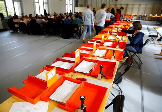 výcai hlasovali v Curychu v parlamentních volbách. (20. íjna 2019)