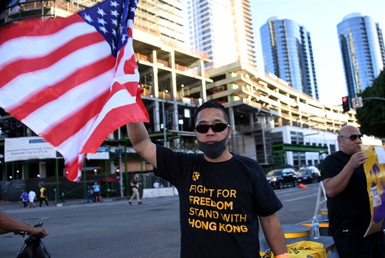 Senát USA schválil zákon o právech v Hongkongu, ína to povauje za vmování. 