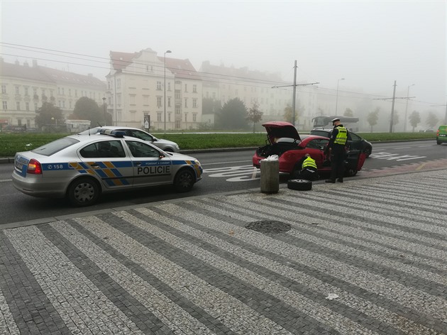 Vyfoceno na Hradčanské. Je pěkné vidět takovou pomoc.