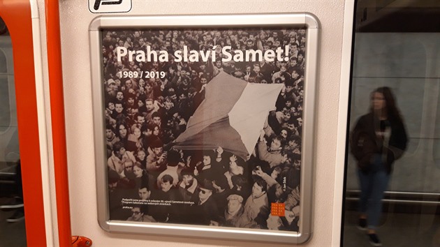 Fotografie Jana Šibíka jako upoutávka na blížící se 30. výročí Sametové revoluce.