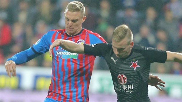Plzeňský Roman Procházka (vpravo) a Petr Ševčík ze Slavie Plzeňský Roman Procházka (vpravo) a Petr Ševčík ze Slavie