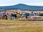 Panorama Božího Daru a okolí od severu s výraznou dominantou božídarského... Panorama Božího Daru a okolí od severu s výraznou dominantou božídarského...