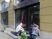 Klenotnictví v centru Brna brzy ráno vykradli čtyři maskovaní muži, kteří s... Klenotnictví v centru Brna brzy ráno vykradli čtyři maskovaní muži, kteří s...