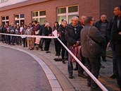 Těsně před zahájením příjmu žádostí o kotlíkové dotace bylo ve frontě mezi... Těsně před zahájením příjmu žádostí o kotlíkové dotace bylo ve frontě mezi...