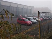 Parkoviště na házenkářském hřišti v Chrudimi. Parkoviště na házenkářském hřišti v Chrudimi.