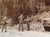 Hranice Československa hlídali pohraničníci se psy. Samozřejmostí byly drátěné... Hranice Československa hlídali pohraničníci se psy. Samozřejmostí byly drátěné...