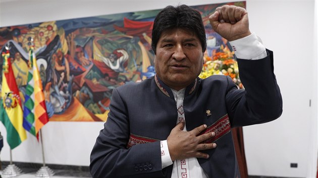 Bolvijsk prezident Evo Morales mluv na tiskov konferenci v palci La Casa Grande del Pueblo v La Paz. (25. jna 2019)