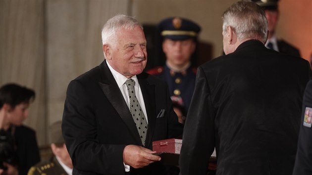 d Blho lva obdrel i bval prezident Vclav Klaus. (28. jna 2019)