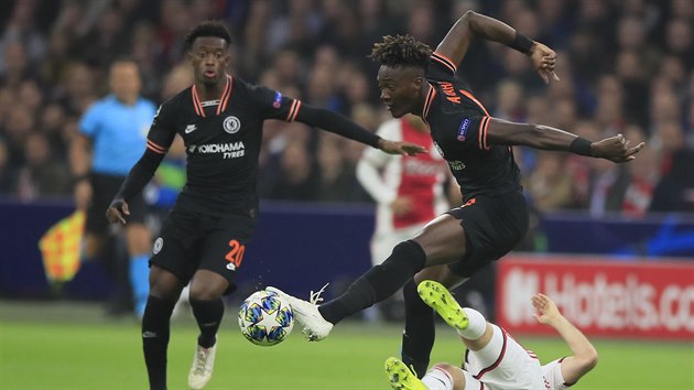 Tammy Abraham z Chelsea pl v utkn Ligy mistr proti Ajaxu Amsterdam.