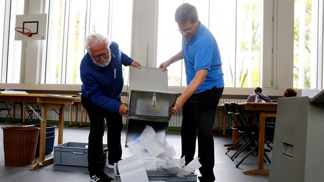 vcai hlasovali v Curychu v parlamentnch volbch. (20. jna 2019)