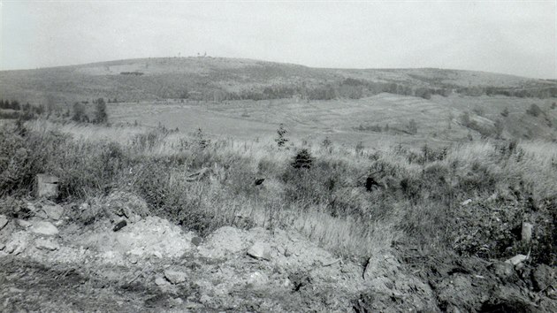 Pohled na hol Krunoho, vpoped zbytky po odklidu. (80. lta 20. stolet).