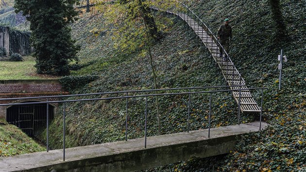 Prask hrad doasn otevel Jelen pkop. Kvli probhajcm opravm kanalizace a hradebn zdi je pkop zaven. (25. 10.2019)