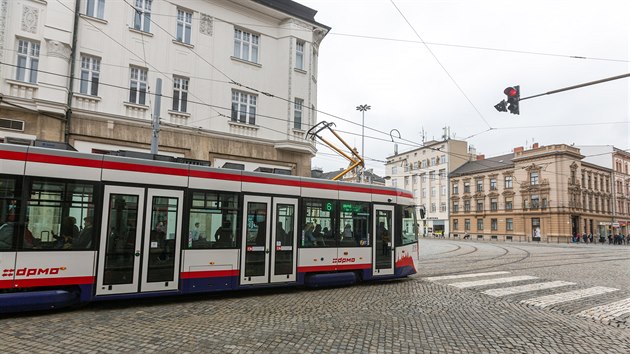 Olomouck dopravn podnik nakoupil osm tramvaj typu EVO1 a EVO1/o, jedn z nich ale na konci srpna selhaly brzdy. Navzdory doporuen Drn inspekce odstavit je do vyeten pin sedm voz dl jezd.