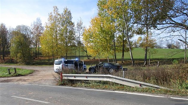 Celnci pistihli mue s kradenm autem ve Zlat Olenici na Trutnovsku (22. 10. 2019).