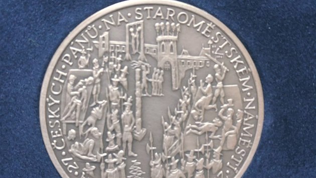 Potomci rodu Schlik nechali razit pamtn medaile ke kulatm vrom Jchyma Ondeje Schlika i k mapovn Prachovskch skal.