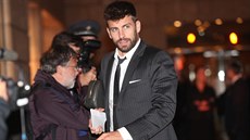 Stoper barcelonských fotbalist Gerard Piqué po píletu do Prahy.