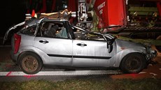 Řidič osobního auta narazil do kombajnu a místě zemřel (26. října 2019). Řidič osobního auta narazil do kombajnu a místě zemřel (26. října 2019).