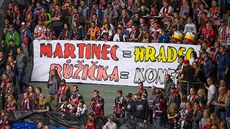 Transparent hradeckých fanoušků v utkání proti Zlínu. Transparent hradeckých fanoušků v utkání proti Zlínu.
