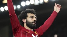 Mohamed Salah, útoník Liverpoolu, oslavuje promnnou penaltu v utkání proti...