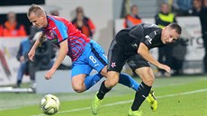 Plzeňský obránce David Limberský (vlevo) a Jan Bořil ze Slavie Plzeňský obránce David Limberský (vlevo) a Jan Bořil ze Slavie