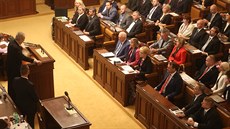 Prezident Milo Zeman piel do Snmovny podpoit státní rozpoet. (23. íjna...