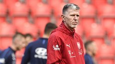 Trenér Jaroslav Šilhavý při tréninku českých fotbalistů před utkáním proti... Trenér Jaroslav Šilhavý při tréninku českých fotbalistů před utkáním proti...