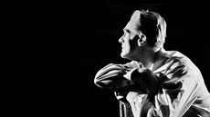 Radovan Lukavský jako Hamlet ve stejnojmenném dramatu Williama Shakespeara... Radovan Lukavský jako Hamlet ve stejnojmenném dramatu Williama Shakespeara...