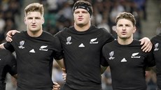 Bratři Barrettové zpívají novozélandskou hymnu před zápasem na mistrovství... Bratři Barrettové zpívají novozélandskou hymnu před zápasem na mistrovství...
